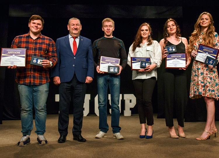 Награждение лучших выпускников ТУСУРа 2019 года